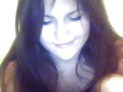 Она показывает тело