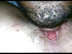 Лизал ее до тех пор, пока она пришла в 1:06